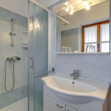 Apartment Tourist Farm Tonin - - Happy