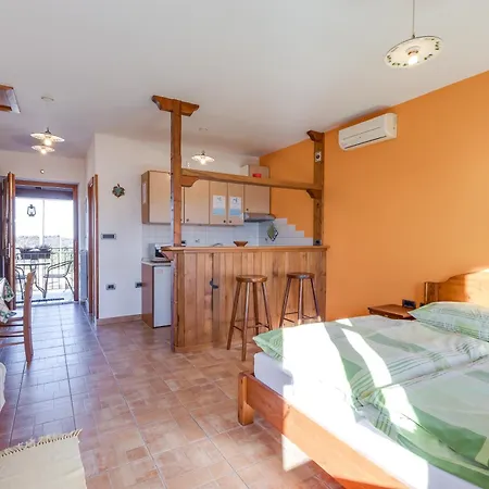 Apartment Tourist Farm Tonin - - Happy *