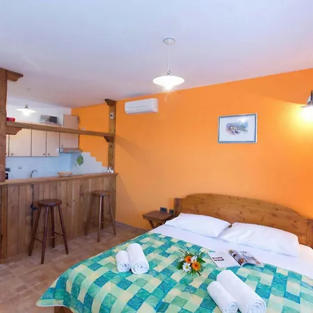 Tourist Farm Tonin - - Happy *